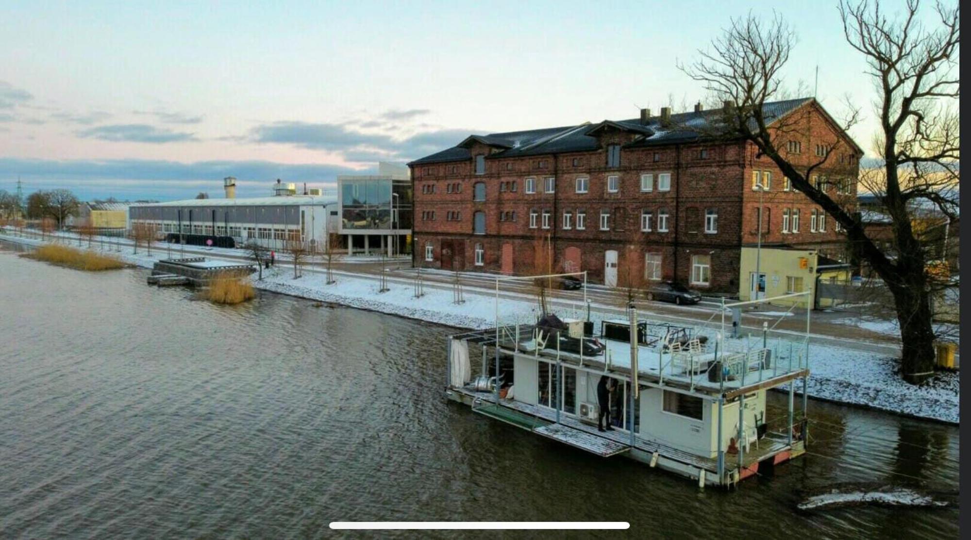 Hotel Houseboat On The Water Liepāja Esterno foto