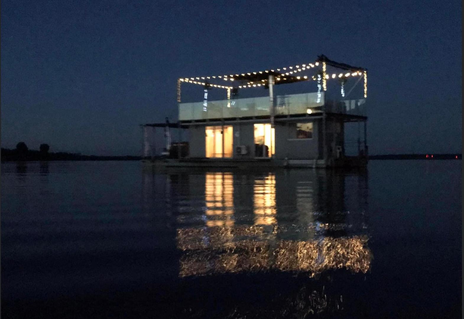 Hotel Houseboat On The Water Liepāja Esterno foto