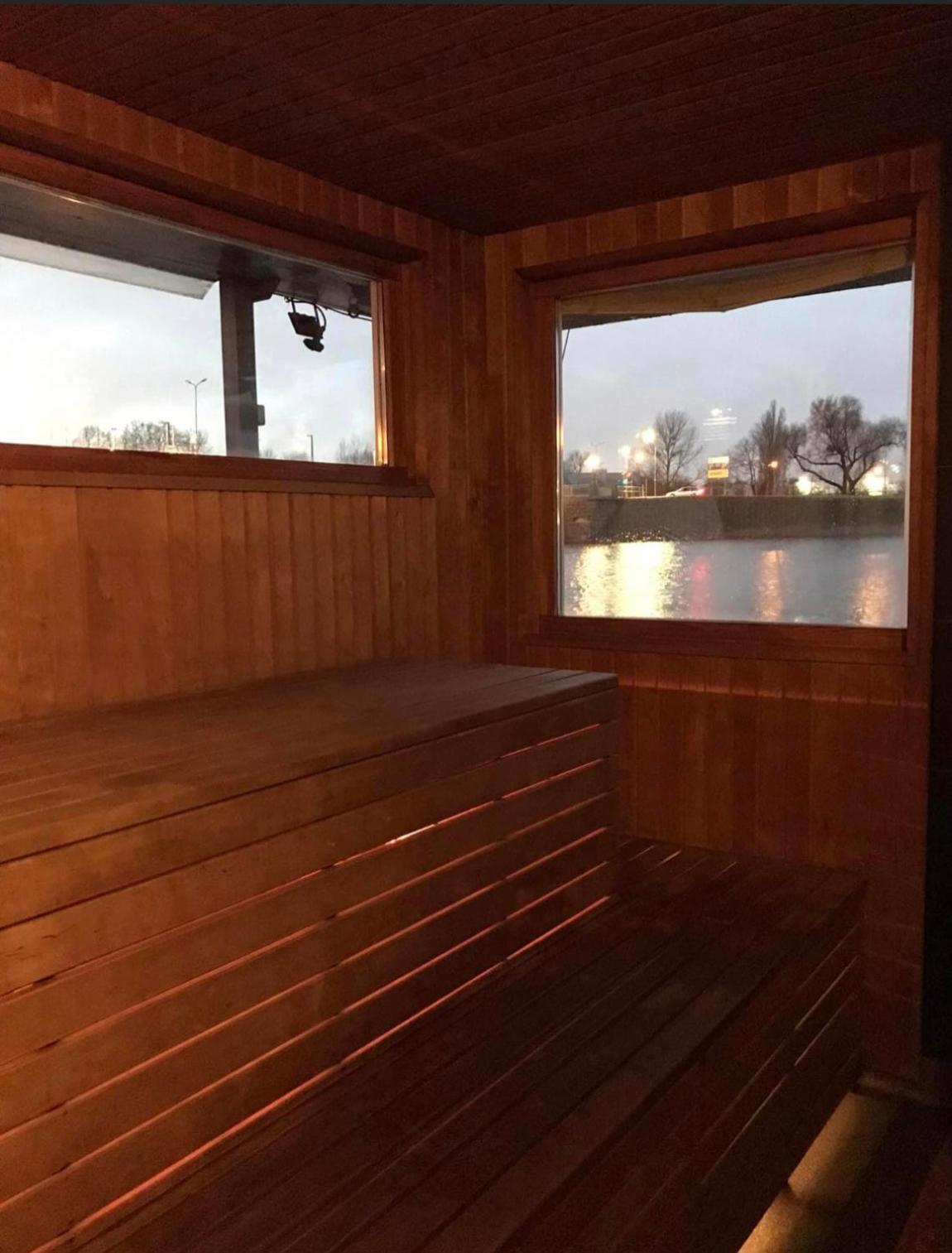 Hotel Houseboat On The Water Liepāja Esterno foto