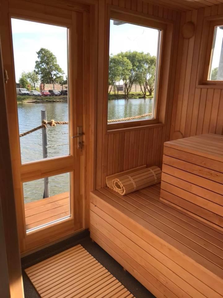 Hotel Houseboat On The Water Liepāja Esterno foto