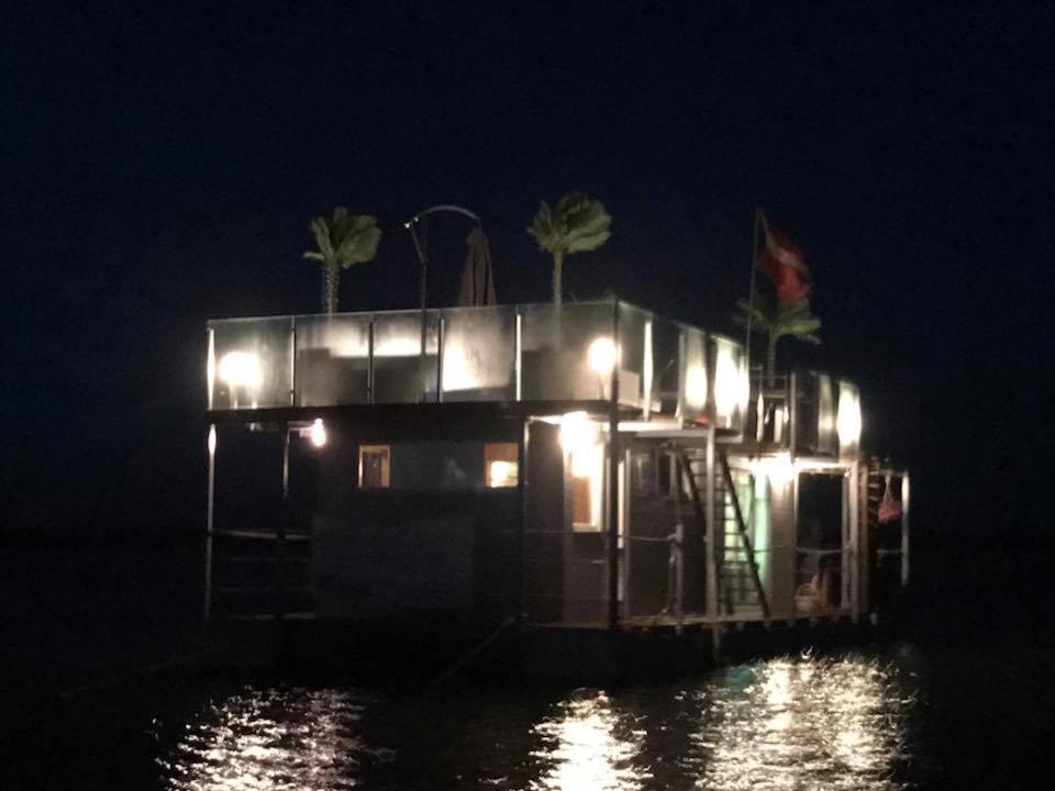 Hotel Houseboat On The Water Liepāja Esterno foto