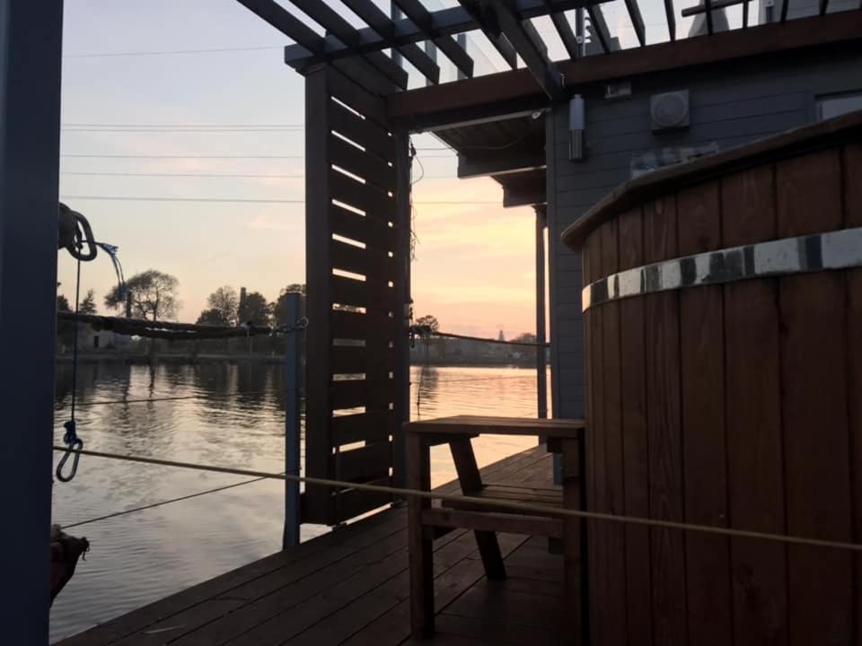 Hotel Houseboat On The Water Liepāja Esterno foto