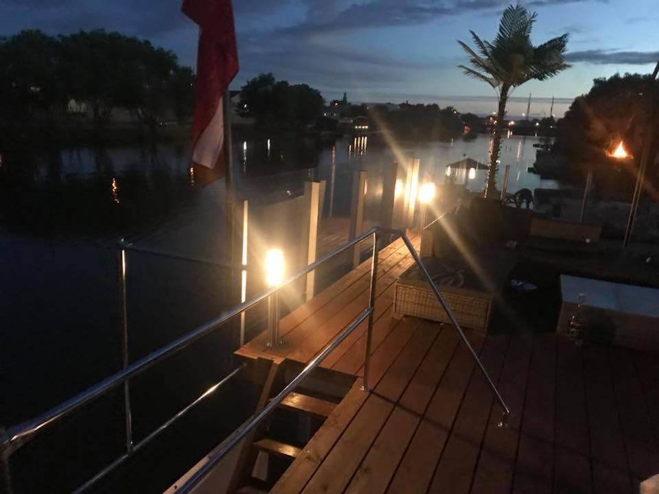 Hotel Houseboat On The Water Liepāja Esterno foto