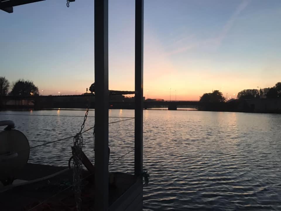 Hotel Houseboat On The Water Liepāja Esterno foto