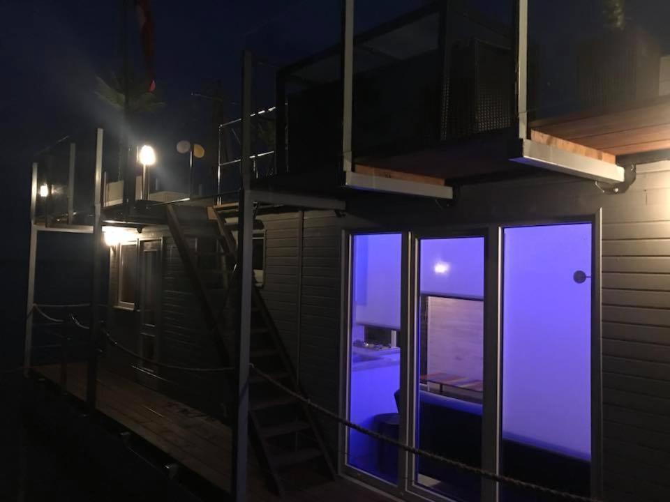 Hotel Houseboat On The Water Liepāja Esterno foto